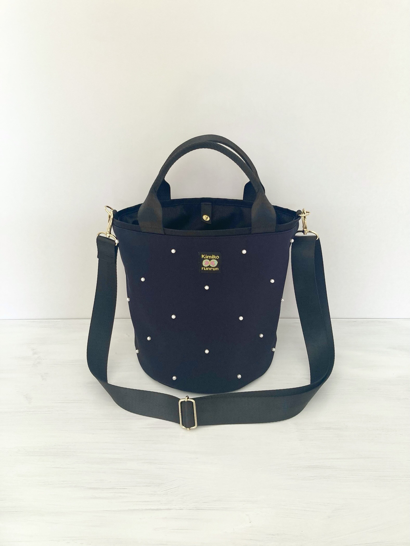 大人可愛い！パールドットのバケット型2wayバッグ