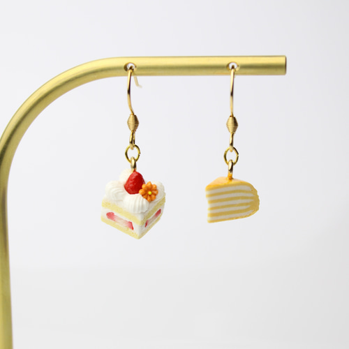 ミルクレープとショートケーキ （ピアス / イヤリング/キーホルダー