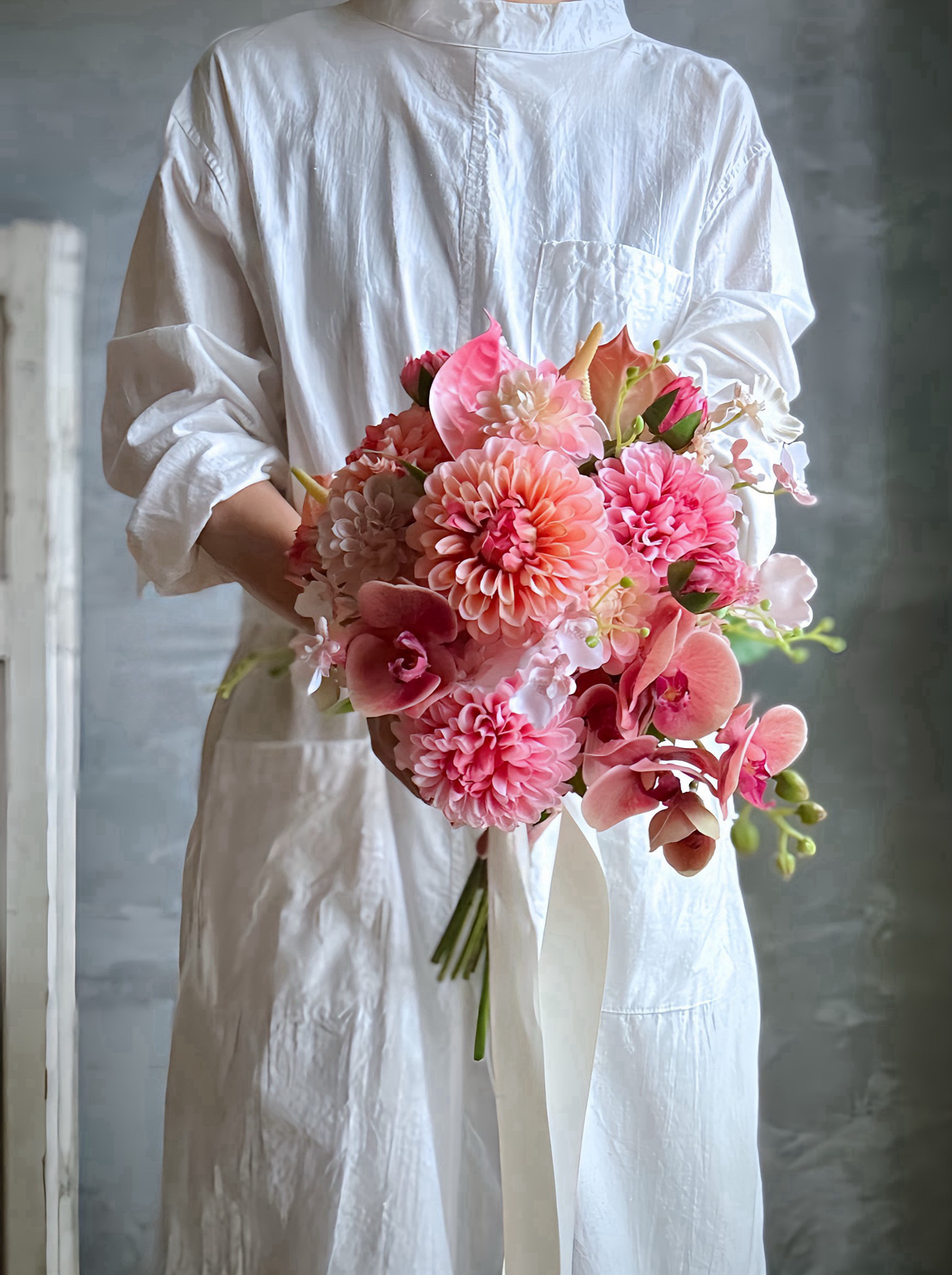 ダリアとコチョウランのブーケ　wedding  オレンジグラデーション