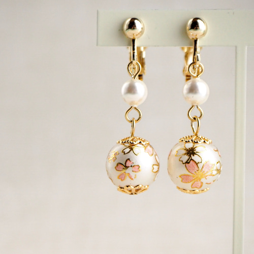 和風 桜のガラスビーズイヤリング・ピアス ホワイト〈さくら 春 大人  