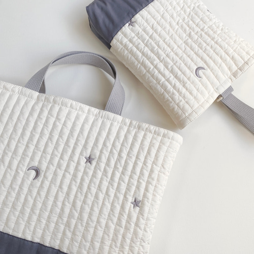 最高の 送料無料》 ヌビ 刺繍 ブルーグレー 月 星 3点セット 入園入学 手提げ・レッスンバッグ・入園グッズ