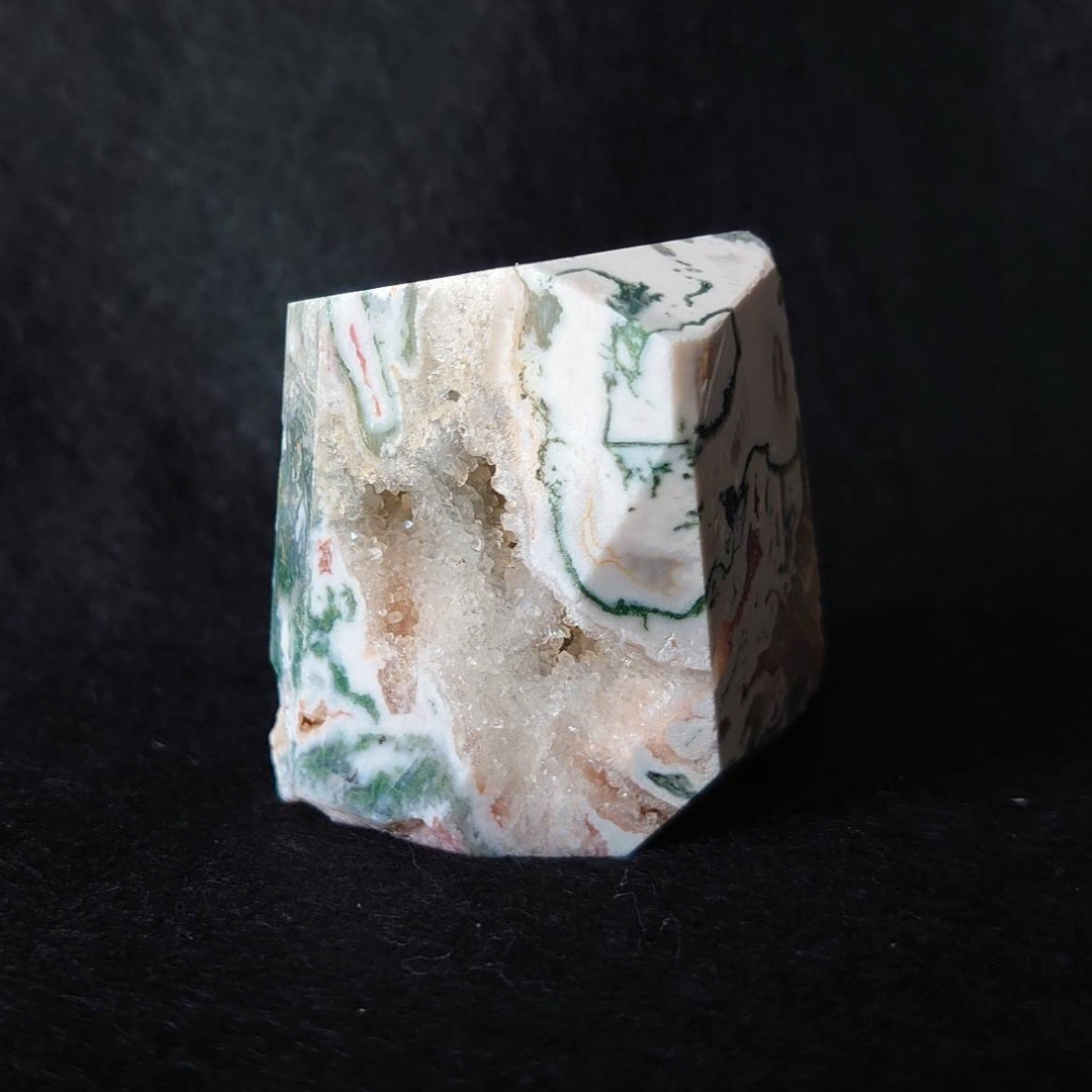 ジオードたっぷりなピンクモスアゲートフリーフォーム　素敵な逸品