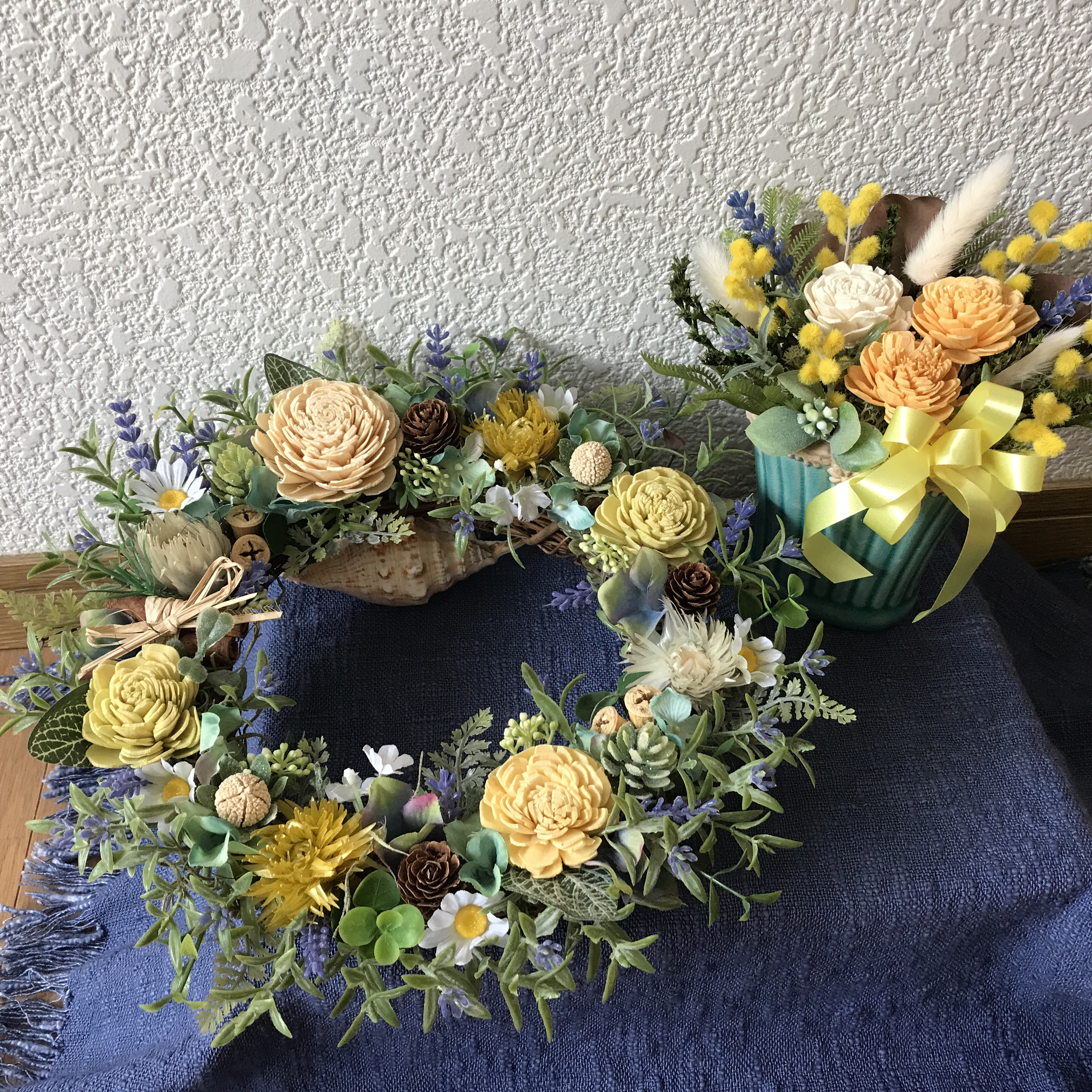 《新春福袋》ラベンダーとソラフラワーのグリーンリース＆ミモザとソラローズのアレンジの2点セット（1組）