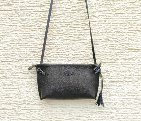 ちょっぴり個性的☆トラデバッグ（2way/ショルダー/クラッチ/イタリアンレザー/メンズ/レディース/タッセル）ブラック 5枚目の画像