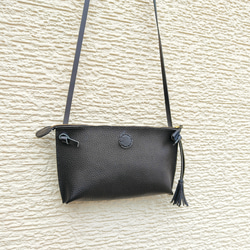 ちょっぴり個性的☆トラデバッグ（2way/ショルダー/クラッチ/イタリアンレザー/メンズ/レディース/タッセル）ブラック 7枚目の画像