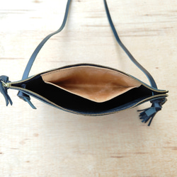 ちょっぴり個性的☆トラデバッグ（2way/ショルダー/クラッチ/イタリアンレザー/メンズ/レディース/タッセル）ブラック 10枚目の画像