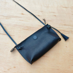 ちょっぴり個性的☆トラデバッグ（2way/ショルダー/クラッチ/イタリアンレザー/メンズ/レディース/タッセル）ブラック 3枚目の画像