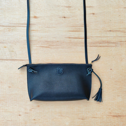 ちょっぴり個性的☆トラデバッグ（2way/ショルダー/クラッチ/イタリアンレザー/メンズ/レディース/タッセル）ブラック 2枚目の画像