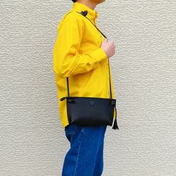 ちょっぴり個性的☆トラデバッグ（2way/ショルダー/クラッチ/イタリアンレザー/メンズ/レディース/タッセル）ブラック 13枚目の画像