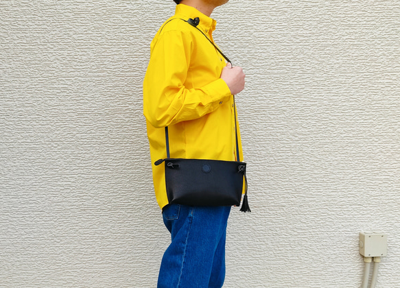 ちょっぴり個性的☆トラデバッグ（2way/ショルダー/クラッチ/イタリアンレザー/メンズ/レディース/タッセル）ブラック 13枚目の画像