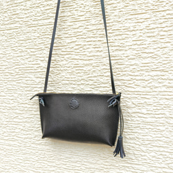 ちょっぴり個性的☆トラデバッグ（2way/ショルダー/クラッチ/イタリアンレザー/メンズ/レディース/タッセル）ブラック 6枚目の画像