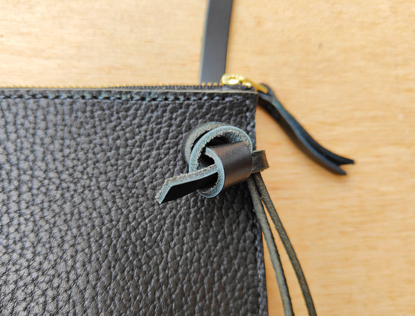 ちょっぴり個性的☆トラデバッグ（2way/ショルダー/クラッチ/イタリアンレザー/メンズ/レディース/タッセル）ブラック 9枚目の画像