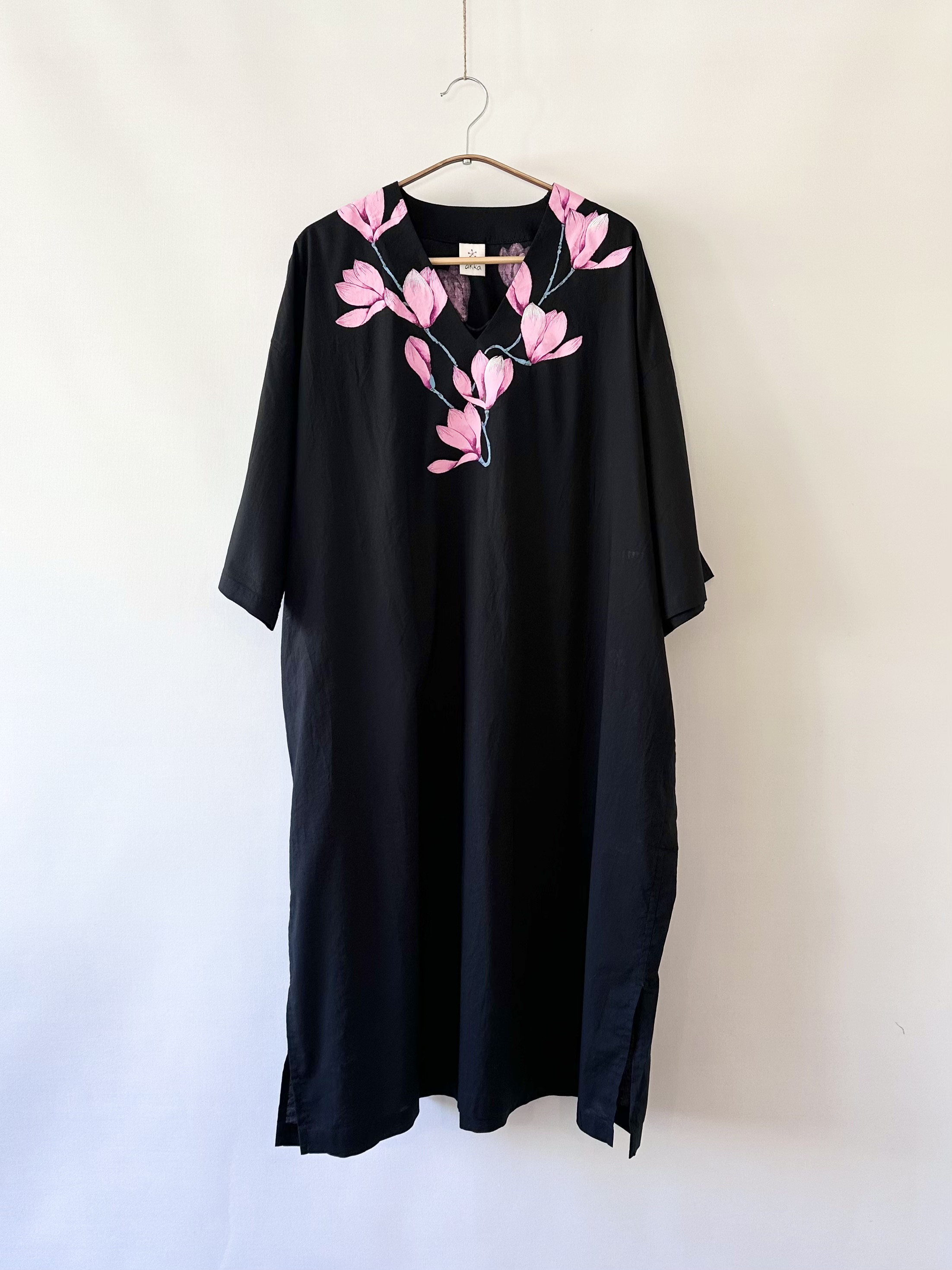 手描きカフタンワンピース・木蓮柄【洗濯機で洗える】