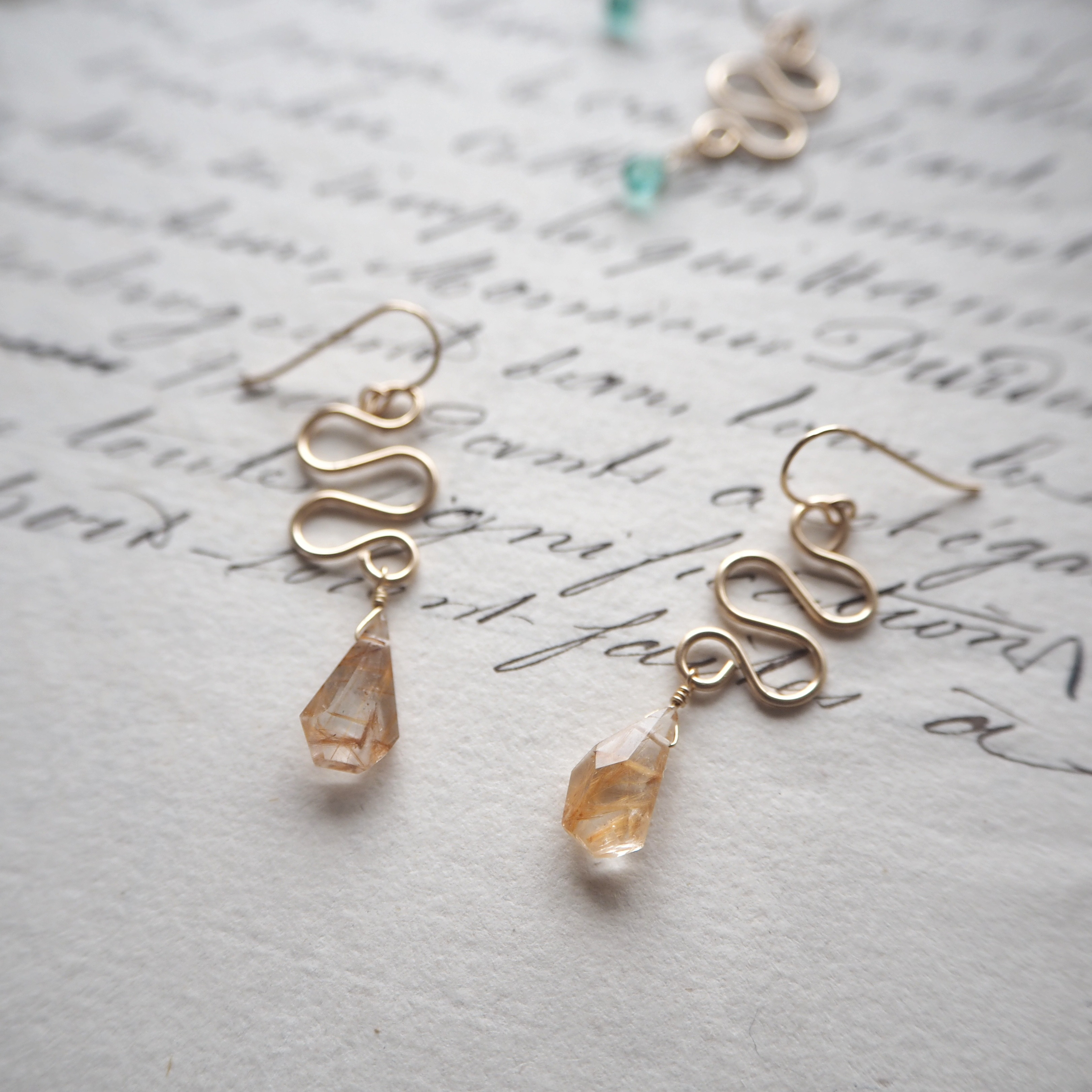 14Kgf×ゴールドルチルのスネークピアス(イヤリング)