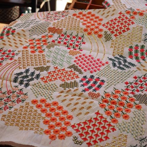 NEW】インド刺繍生地＊ 112cm巾 長さ50cm 生地 AMBER 通販