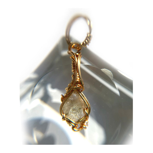 高波動 フェナカイト ペンダントトップ高品質◇ロシア産証明書付き＊