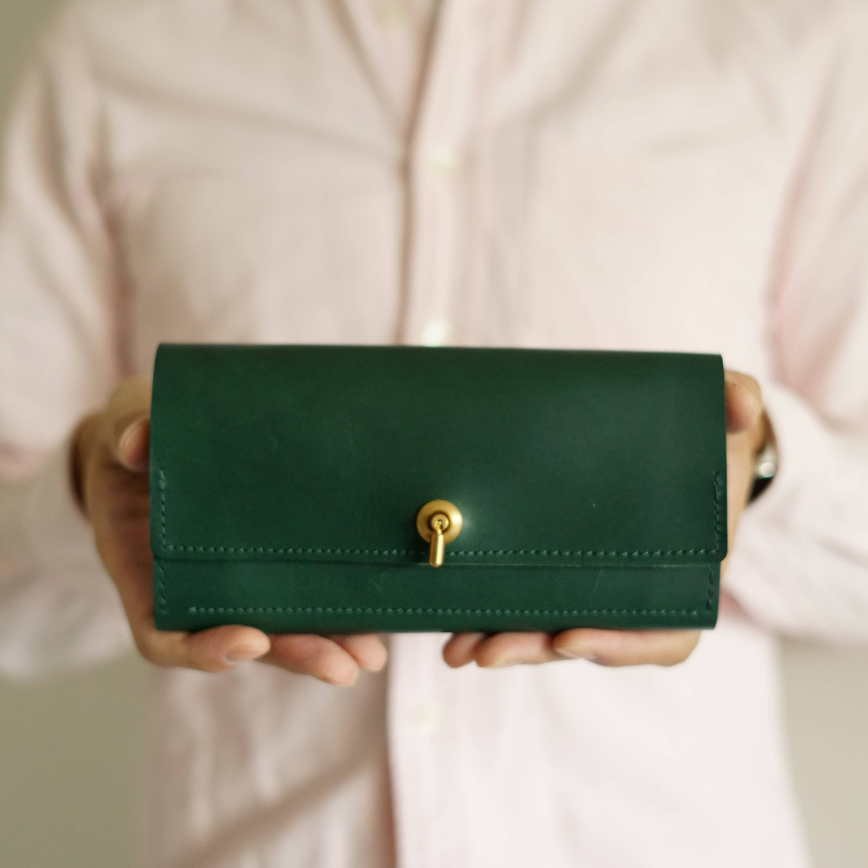 カスタマイズ可能なイタリアンベジタブルタンニンなめし 大容量のレザー長財布 ダークグリーン 26,600円