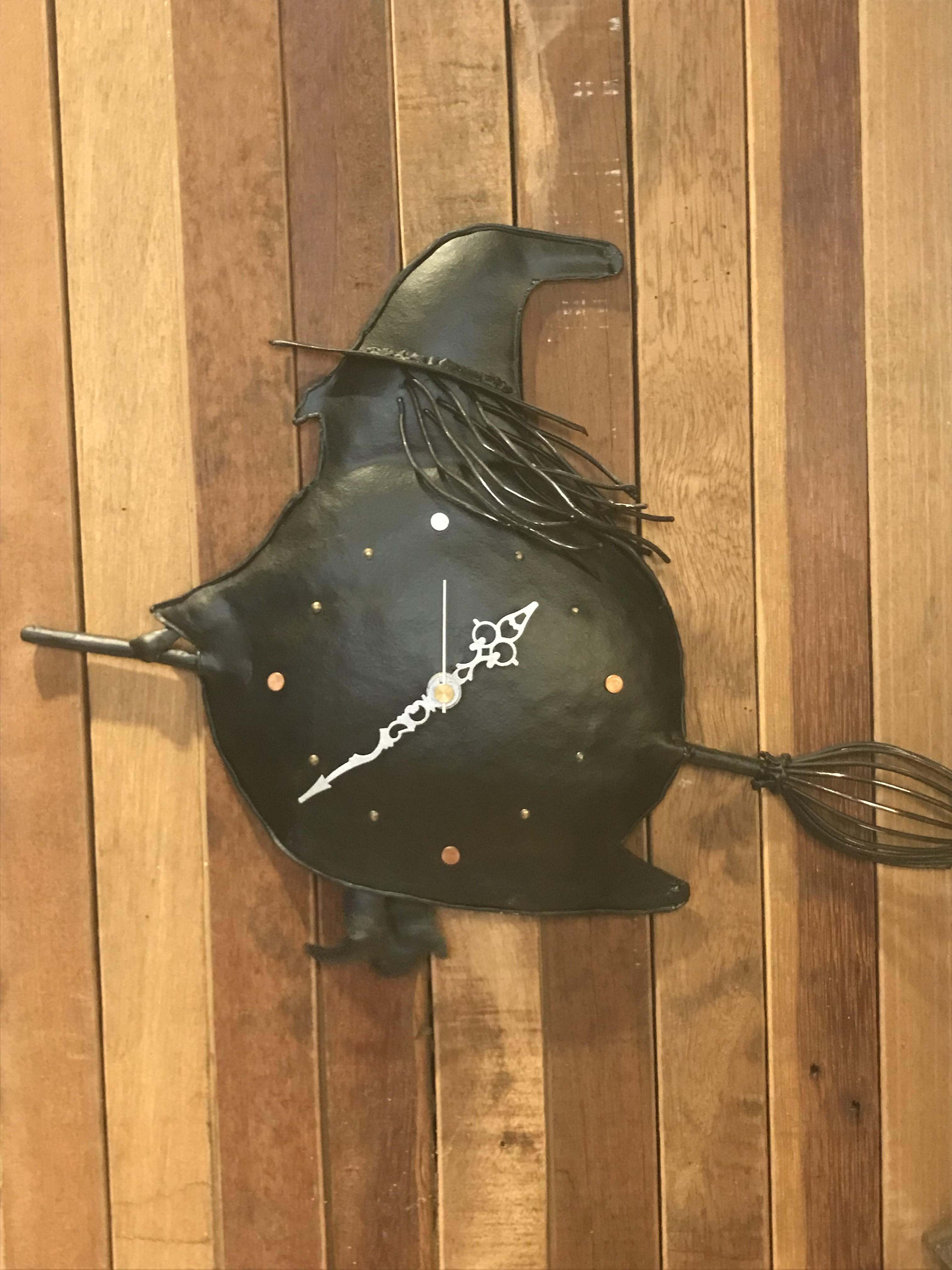 魔女の掛け時計