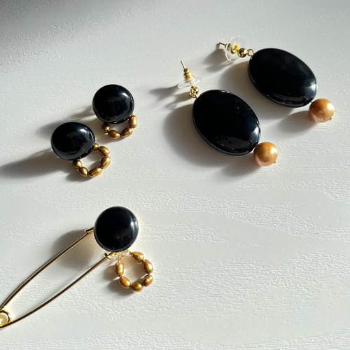 オニキスと淡水パールの2Wayピアス【サージカルステンレス】天然石