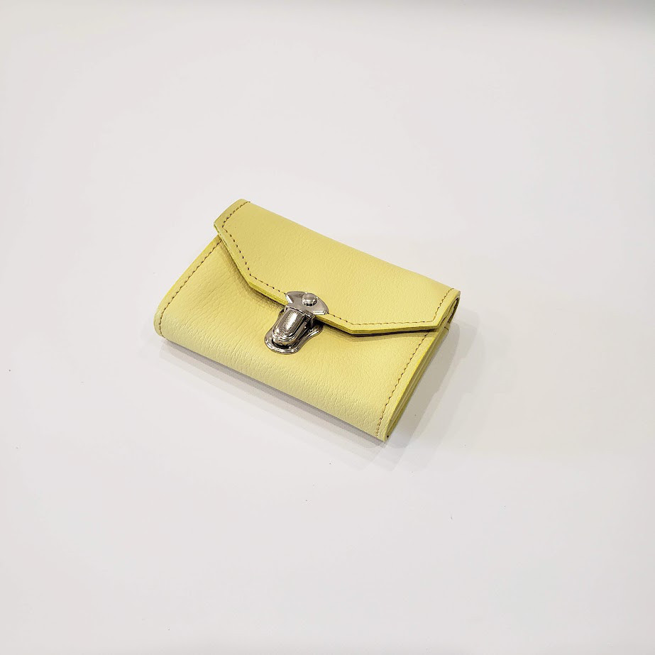手のひらサイズ　コンパクトレザーウォレット　レモンイエロー 4,150円