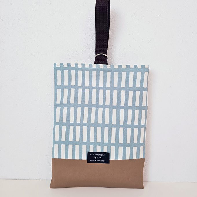 送料無料★ニュアンスカラー　ブルー　四角柄★シューズ入れ・上履き入れ・シューズケース★入園・入学