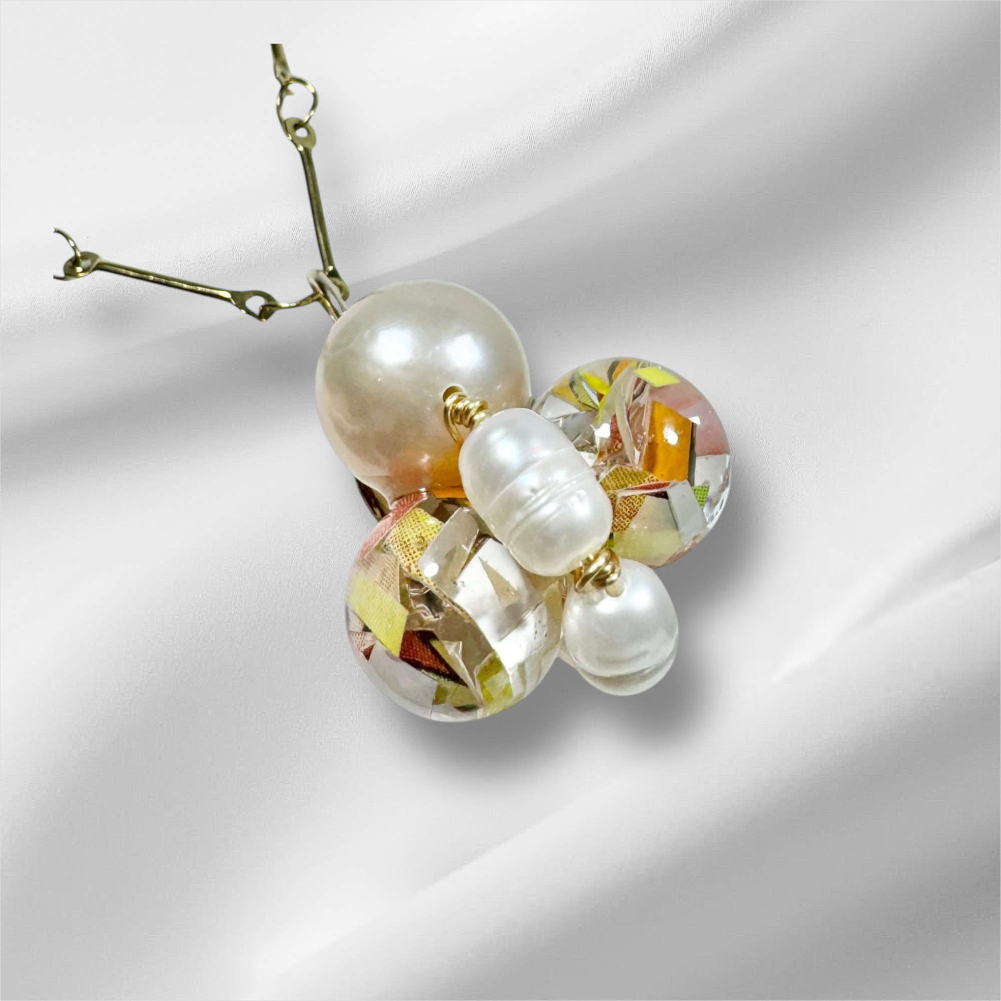 蜂　ネックレス　 淡水パール　レジン　ビー　虫　モチーフ　一粒　シンプル　一点もの　アップサイクル　 エコ　サステナブル