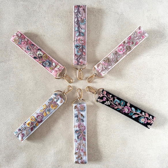 特別価格 インド刺繍リボン ハンドストラップ スマホストラップ ショートストラップ 3枚目の画像
