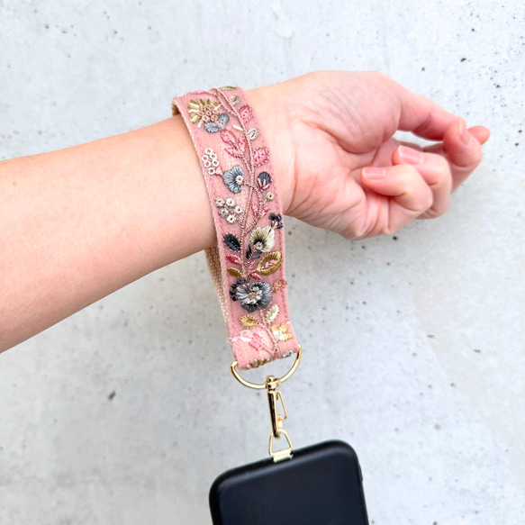 特別価格 インド刺繍リボン ハンドストラップ スマホストラップ ショートストラップ 5枚目の画像