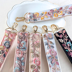 特別価格 インド刺繍リボン ハンドストラップ スマホストラップ ショートストラップ 2枚目の画像