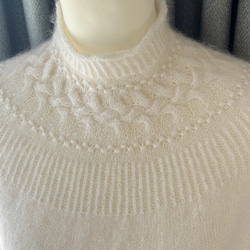 暖かさと高級感が魅力の手編み長袖セーター（ 白） 7枚目の画像