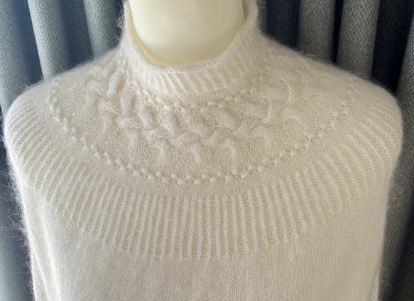 暖かさと高級感が魅力の手編み長袖セーター（ 白） 7枚目の画像