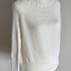 暖かさと高級感が魅力の手編み長袖セーター（ 白） 2枚目の画像