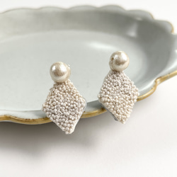261◇花輪◇刺繍ピアス.刺繍イヤリング.刺繍アクセサリー.くすみ色 