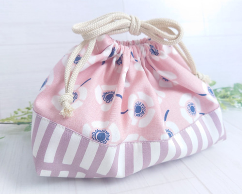 ⭐小花柄⭐巾着　M　お弁当袋★入園入学 ☆お弁当袋☆ランチ☆巾着袋☆入園グッズ☆入学グッズ☆花柄☆ピンク