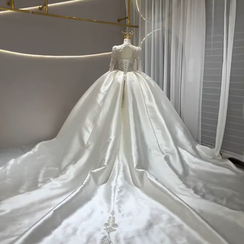 vネック 長袖 サテン ビジュー ストーン付き 豪華なウェディングドレス