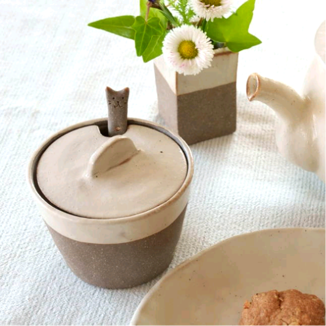 塩壺、猫スプーン付き。シュガーポットにも。