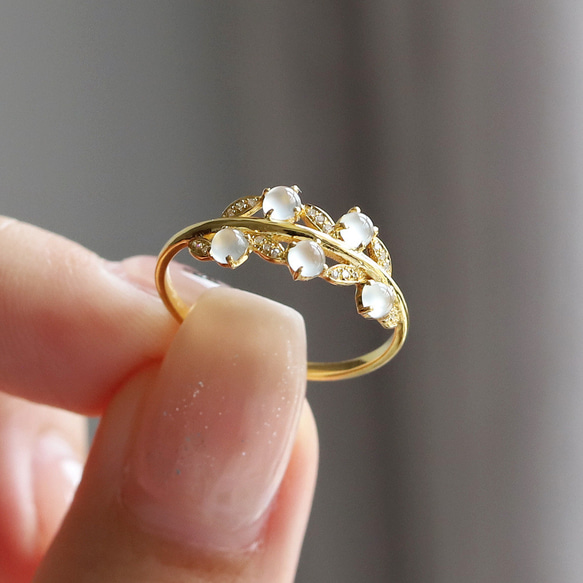 月光の葉リング - ムーンストーンと煌めきの調和」 GOLD 指輪