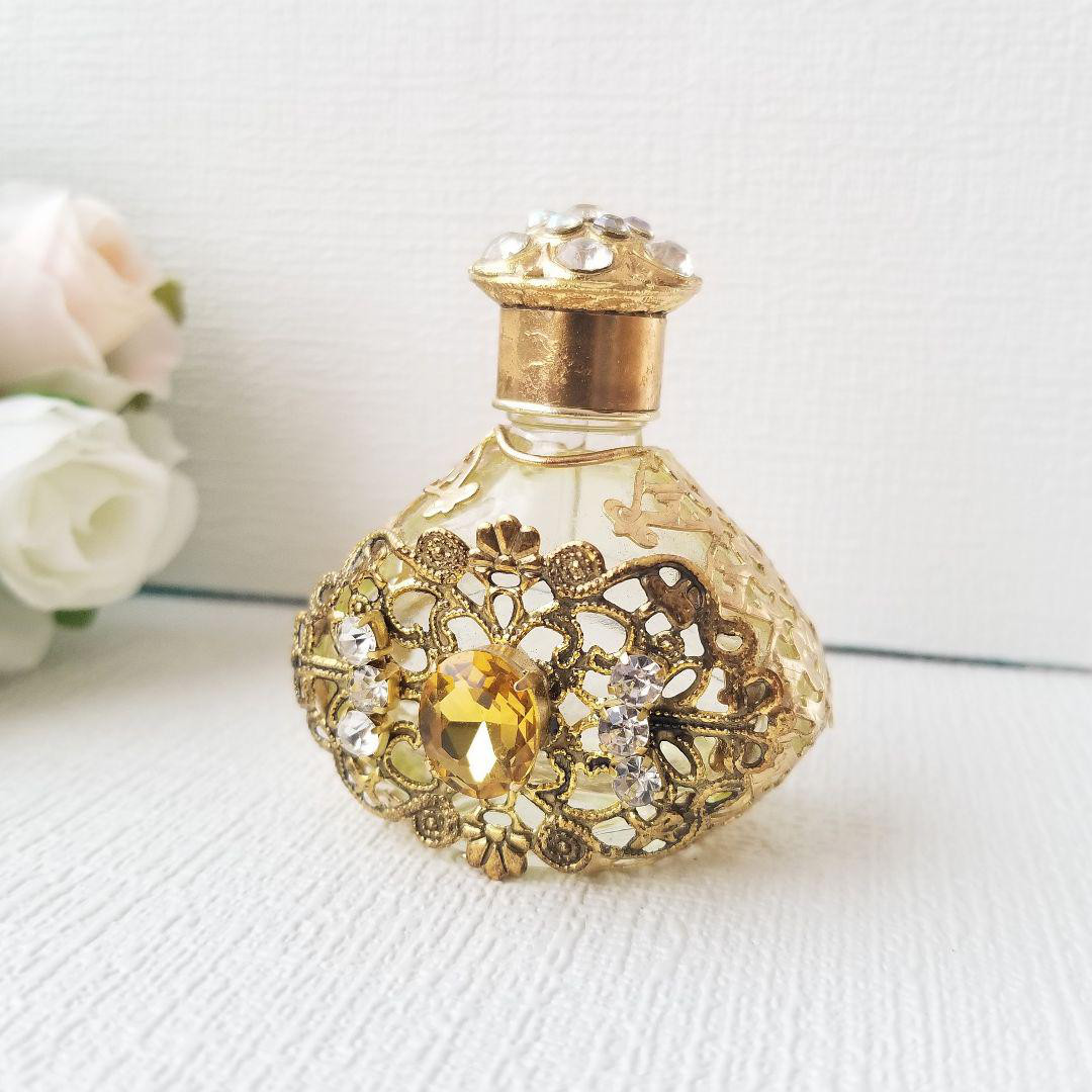 優雅な雰囲気が漂うチェコガラス　香水瓶