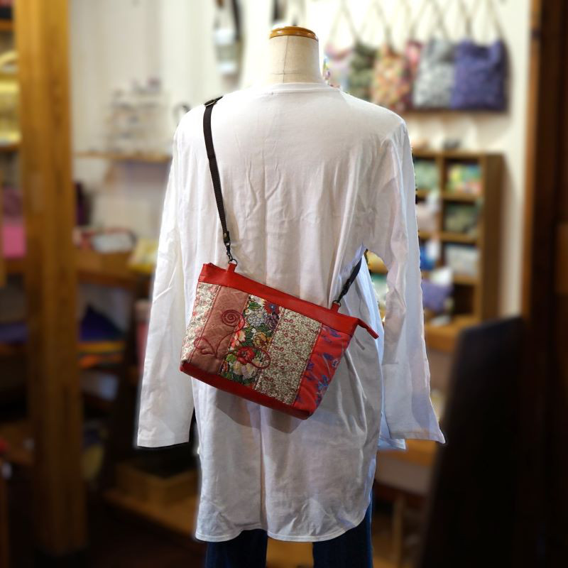 リバティプリント☆サコッシュ　赤系