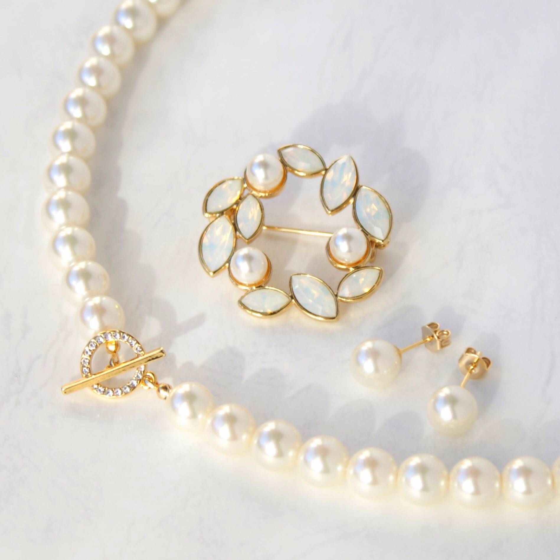 パールブローチ、ネックレス、ピアスのフォーマル3点セット