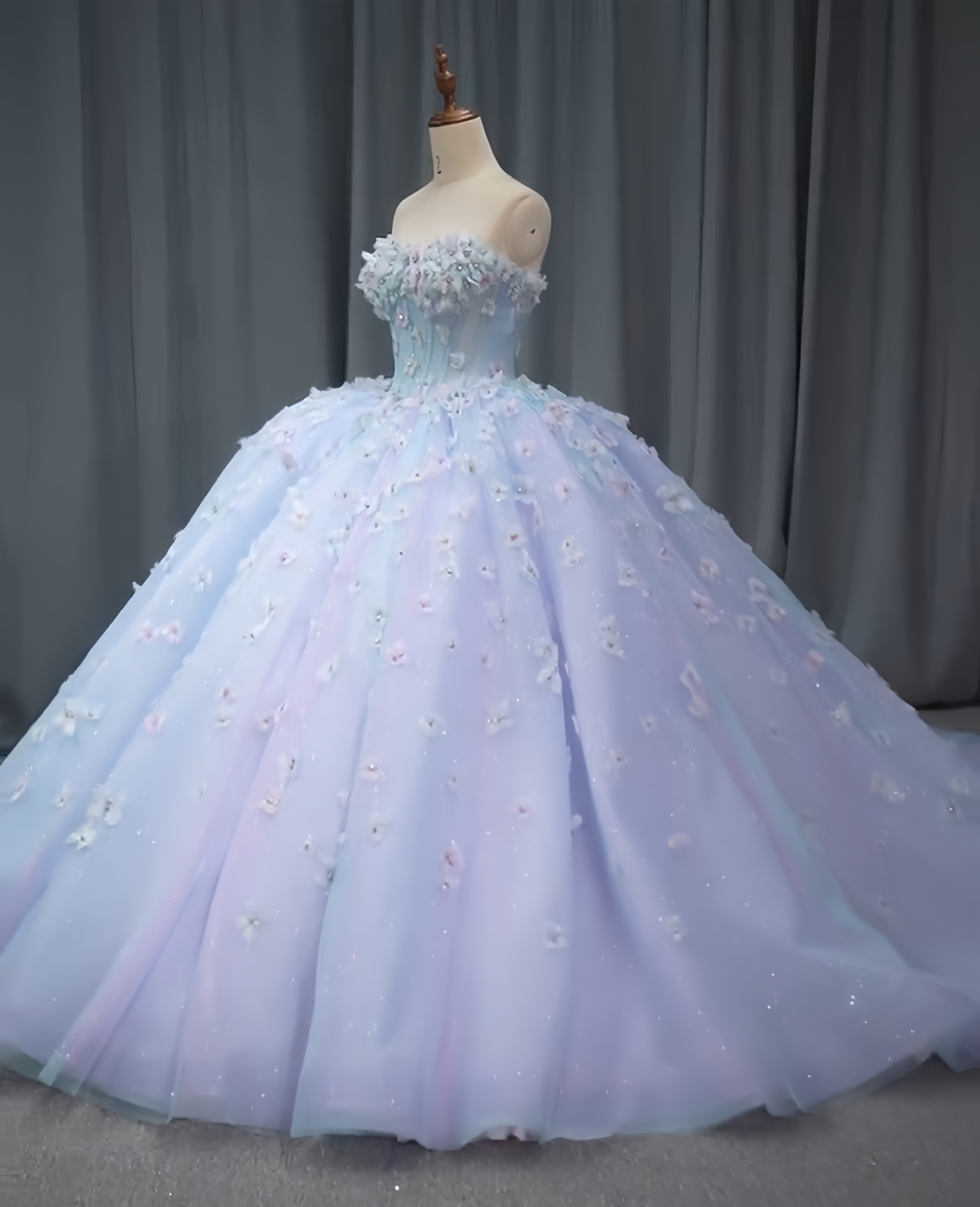 素材感が際立つ美し1着！オリジナル　チュール　立体的な花飾り　ビスチェ　上品なカラードレス　フレアスカート　前撮り二次会