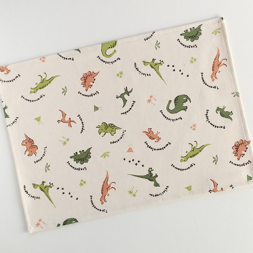 サイズが選べる】ランチョンマット・給食ナフキン ダイナソー柄生成り