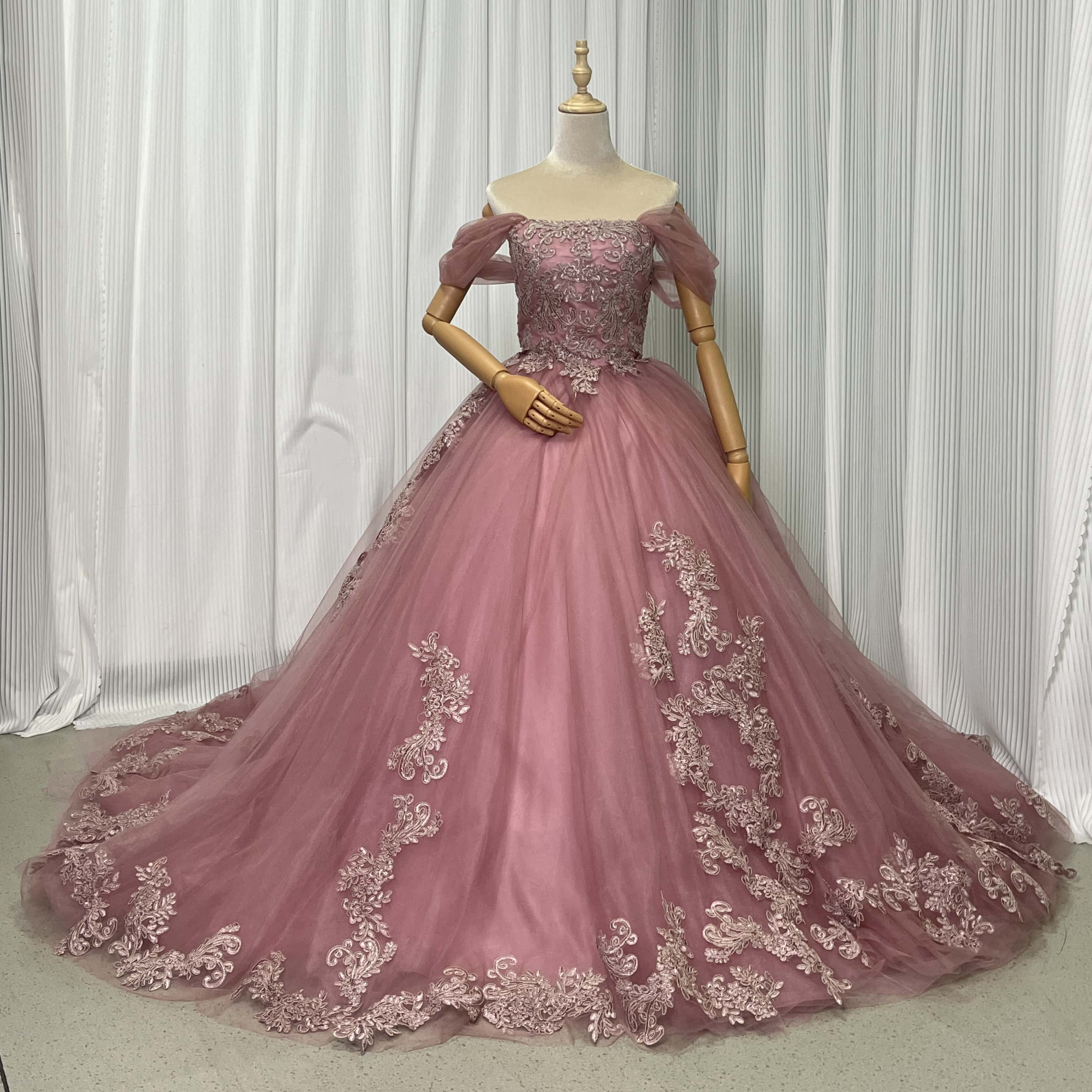 送料無料！カラードレス もも色 取り外しオフショルダー 花柄のモチーフ刺繍が美しく 編み上げ 披露宴/結婚式