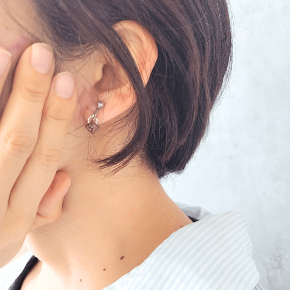 1月 誕生石 ガーネット 小さめ ボール イヤリング / ピアス 痛くない 金属アレルギー対応 落ちない 天然石 5枚目の画像