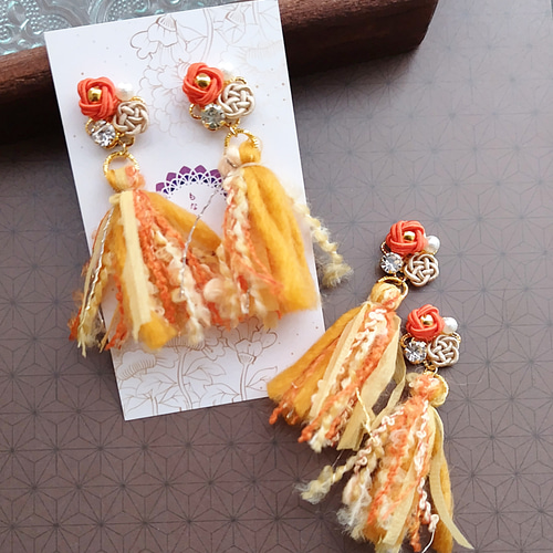 取引中　【sale】2way*ふんわりオレンジのタッセルのピアス/イヤリング 水引（橙）と引き揃え糸のタッセルのピアス 樹脂ピアス イヤリング