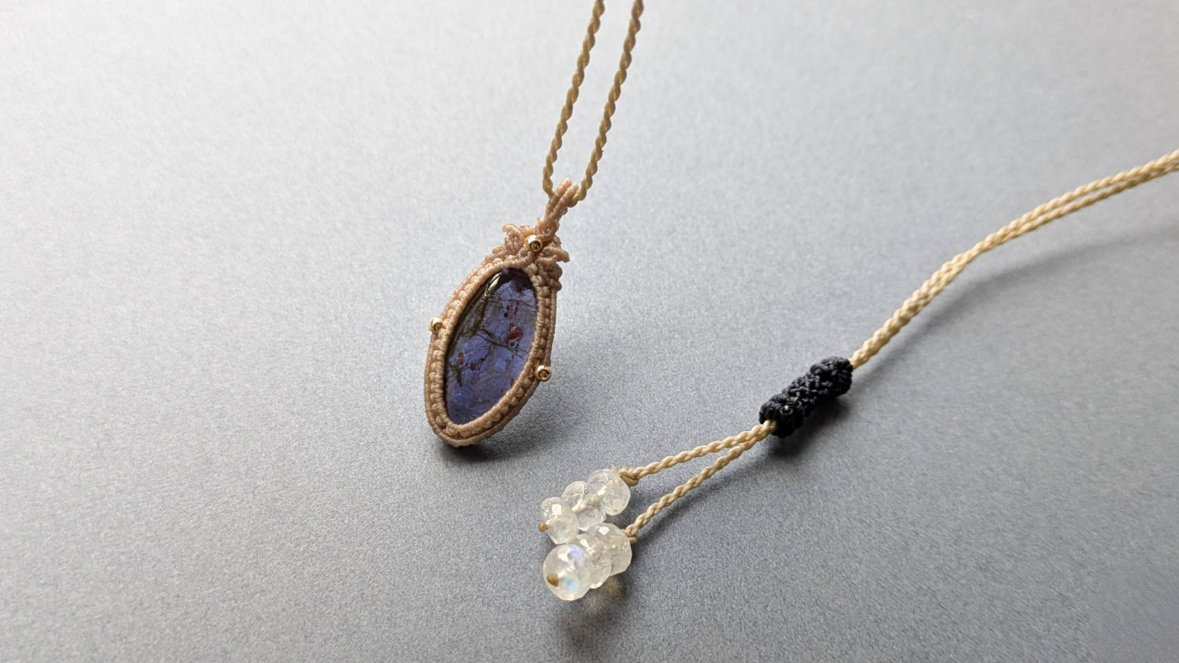 【七宝 】アイオライト　マクラメネックレス