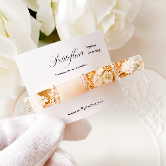 優雅時尚的金色珍珠和樹脂髮夾。非常適合婚禮、生日或任何特殊場合的禮物。小巧可愛。 第3張的照片