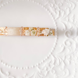 優雅時尚的金色珍珠和樹脂髮夾。非常適合婚禮、生日或任何特殊場合的禮物。小巧可愛。 第6張的照片