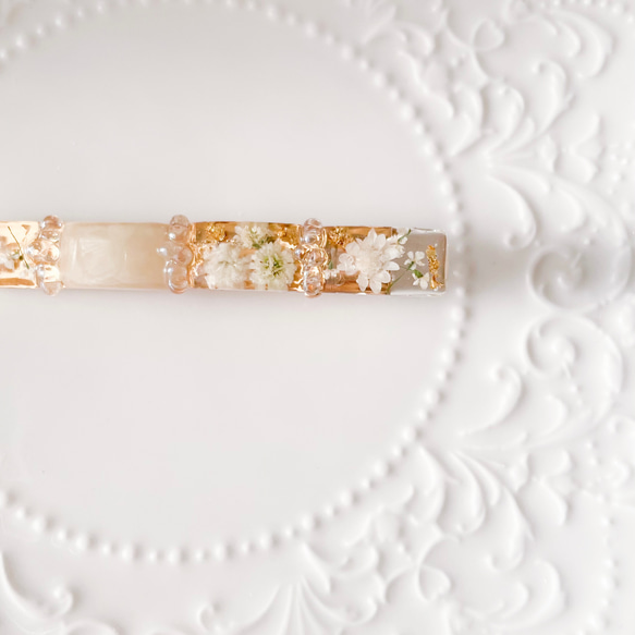 優雅時尚的金色珍珠和樹脂髮夾。非常適合婚禮、生日或任何特殊場合的禮物。小巧可愛。 第6張的照片