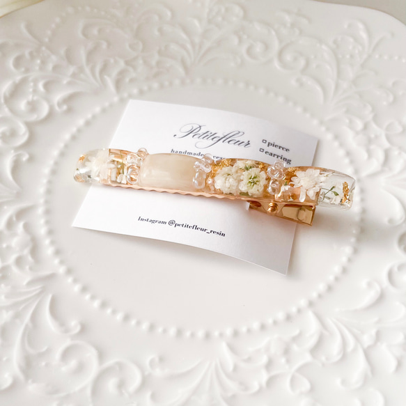 優雅時尚的金色珍珠和樹脂髮夾。非常適合婚禮、生日或任何特殊場合的禮物。小巧可愛。 第2張的照片